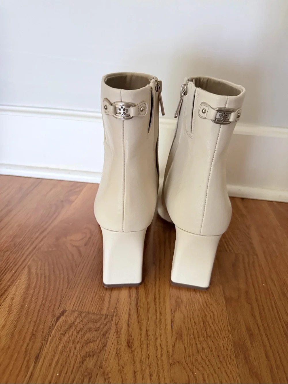 Sam Edelman Cream Saige Pointed-Toe Leather Ankle Boots - worn nice like new